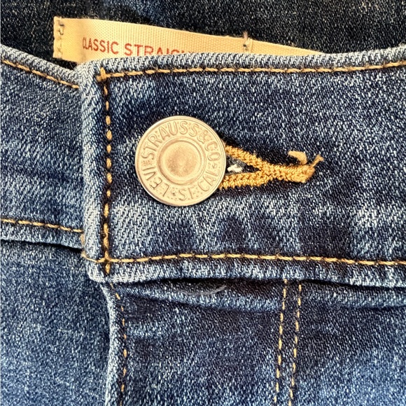 Levi's Blue Denim Jeans with Tan Label - Picture 6 of 8